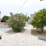 Apartment Lacodelama Mini - Marta Mit Pool By Interhome Liznjan