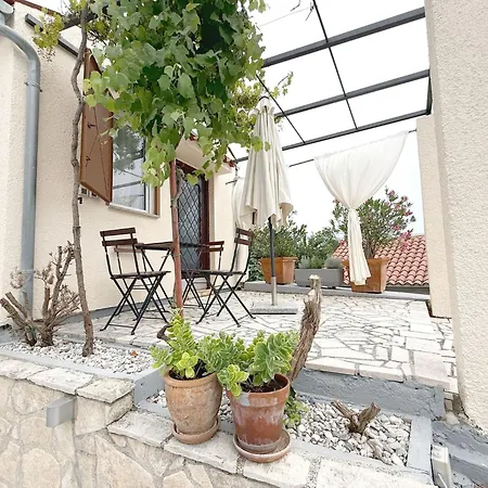 Lacodelama Mini - Marta Mit Pool By Interhome