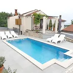 Lacodelama Mini - Marta Mit Pool By Interhome * Ližnjan