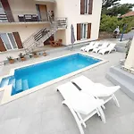 Lacodelama Mini - Marta Mit Pool By Interhome *
