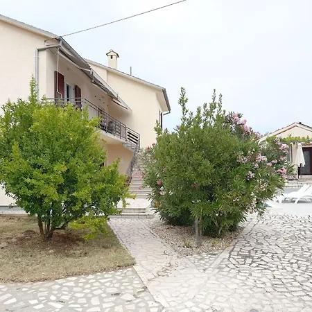 Appartement Lacodelama Mini - Marta Mit Pool By Interhome *